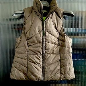 LIKE NEW Kenneth Cole women’s vest. Size medium